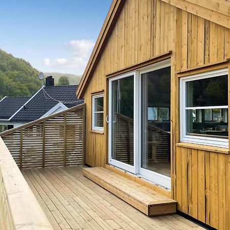 2 Bedroom Stunning Home In Lyngdal Exterior foto