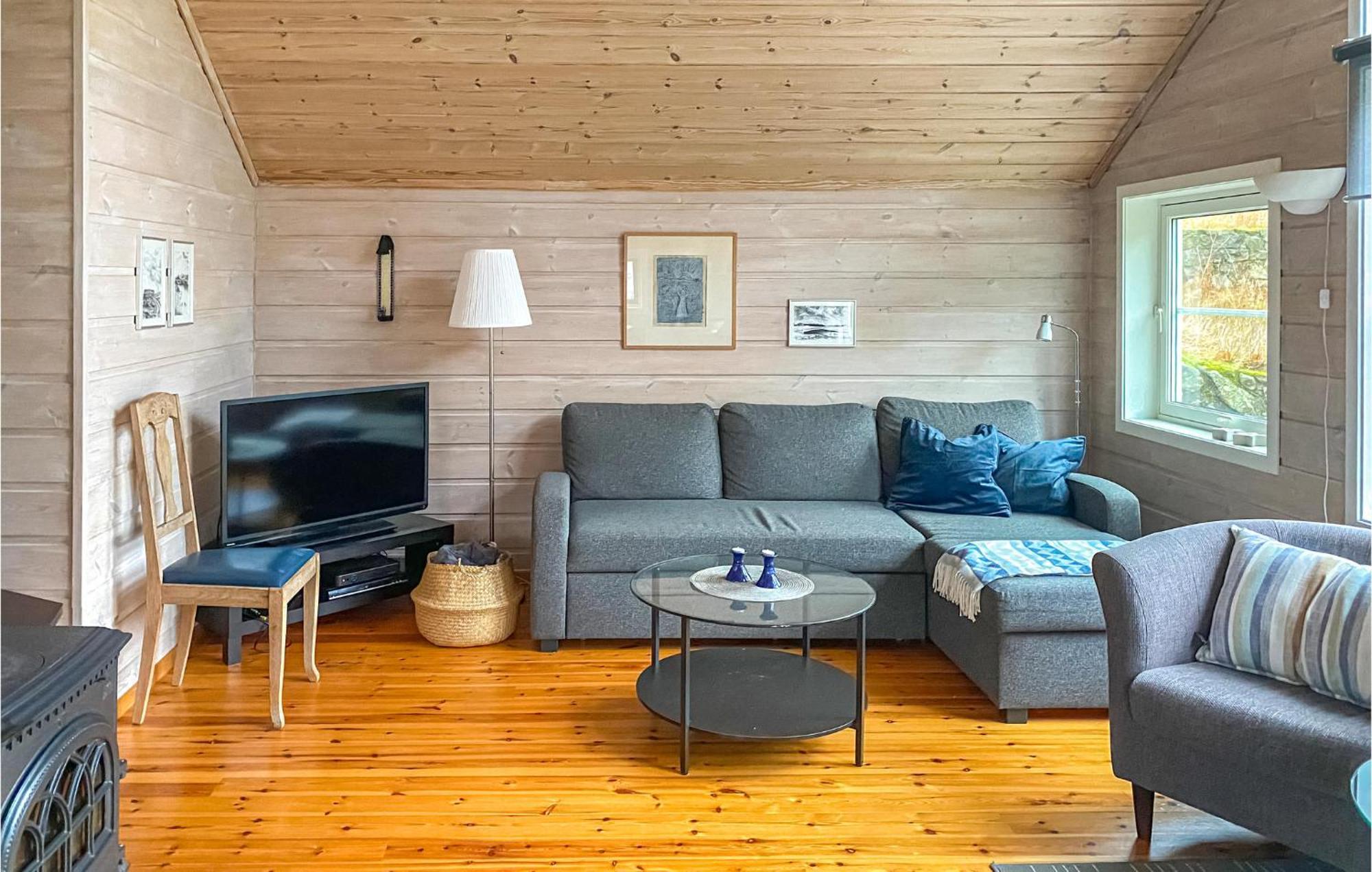 2 Bedroom Stunning Home In Lyngdal Exterior foto