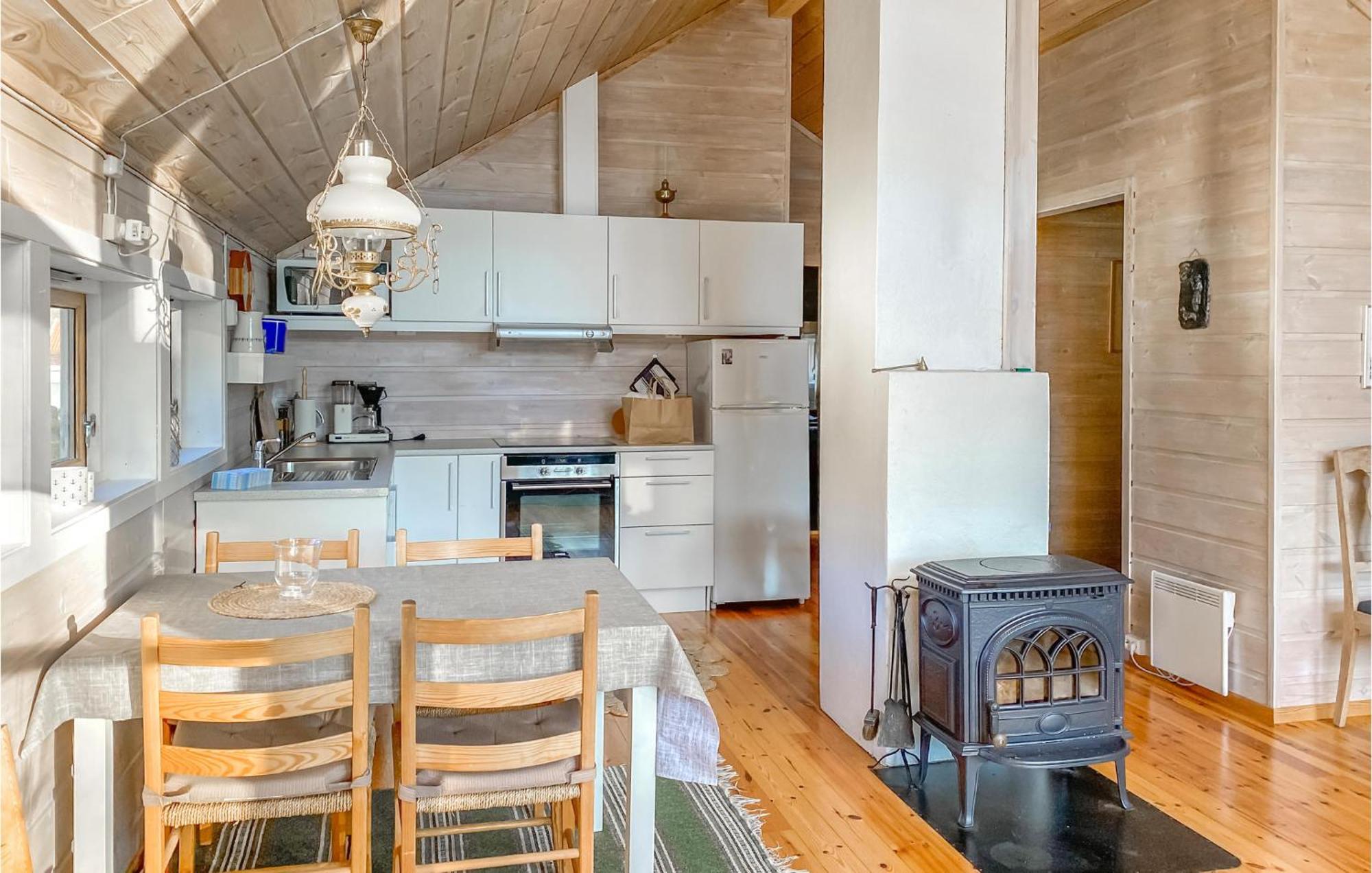 2 Bedroom Stunning Home In Lyngdal Exterior foto